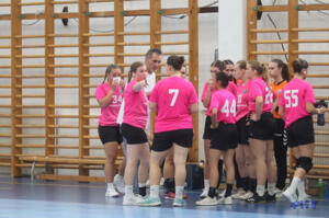 Egyg�los veres�g az �llovas ellen – nagyot k�zd�ttek az U20-as l�nyok